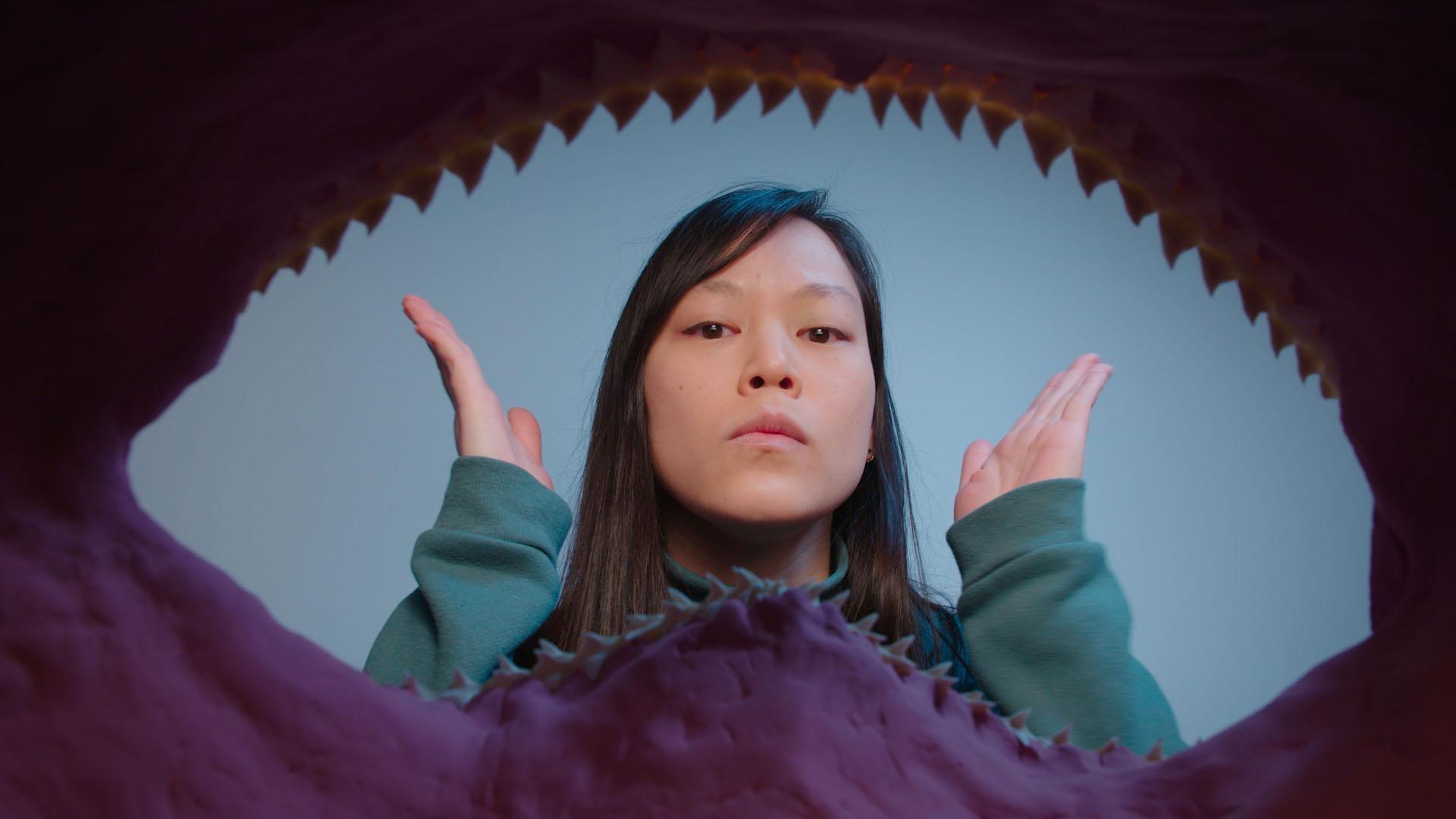 Join Katie and her guest, Graysen, as they teach us about different kinds of shark teeth!