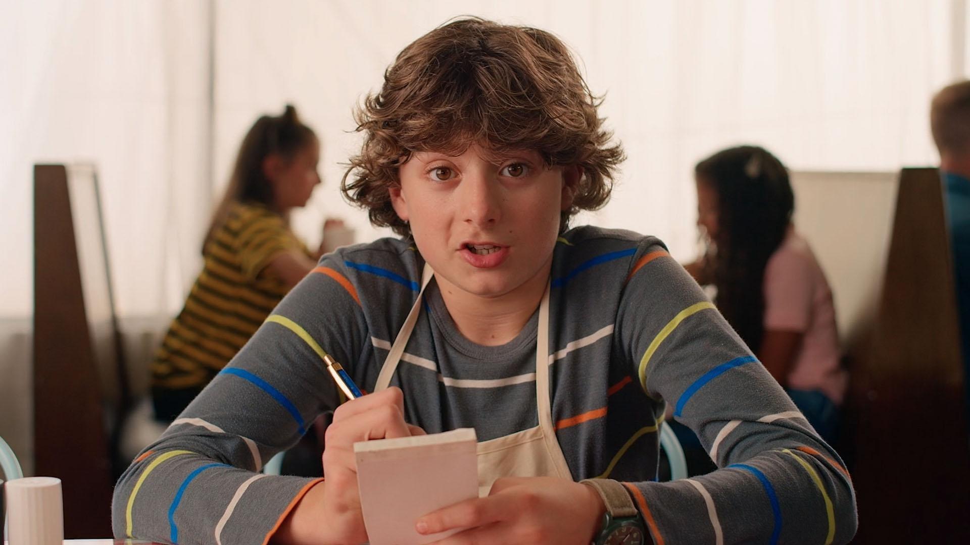 The detectives deduce a food critic’s secret identity.