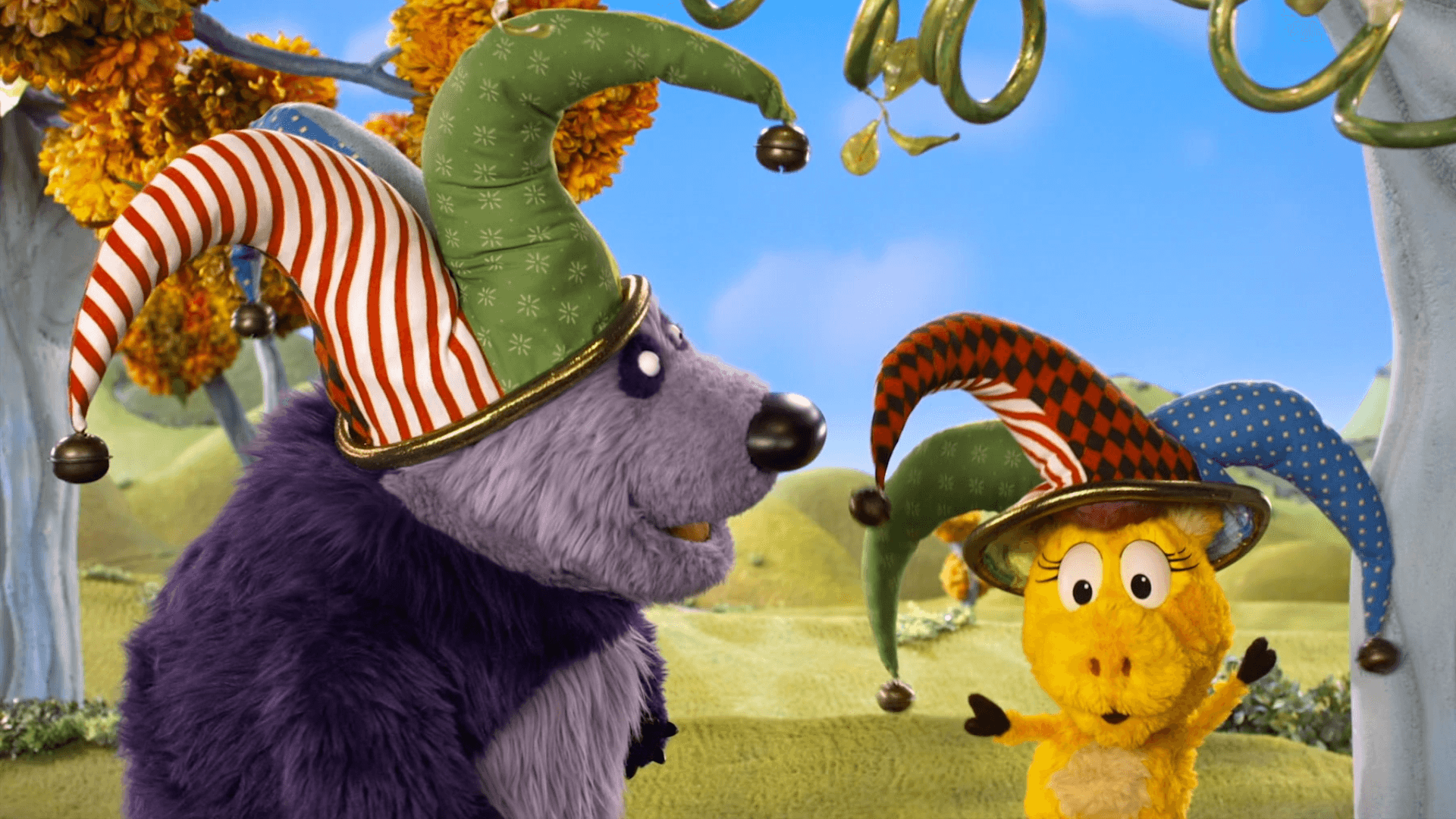 Donkey and Panda search for the Goofies’ hidden treasure./It’s Cousin Hodie’s first Field Day.