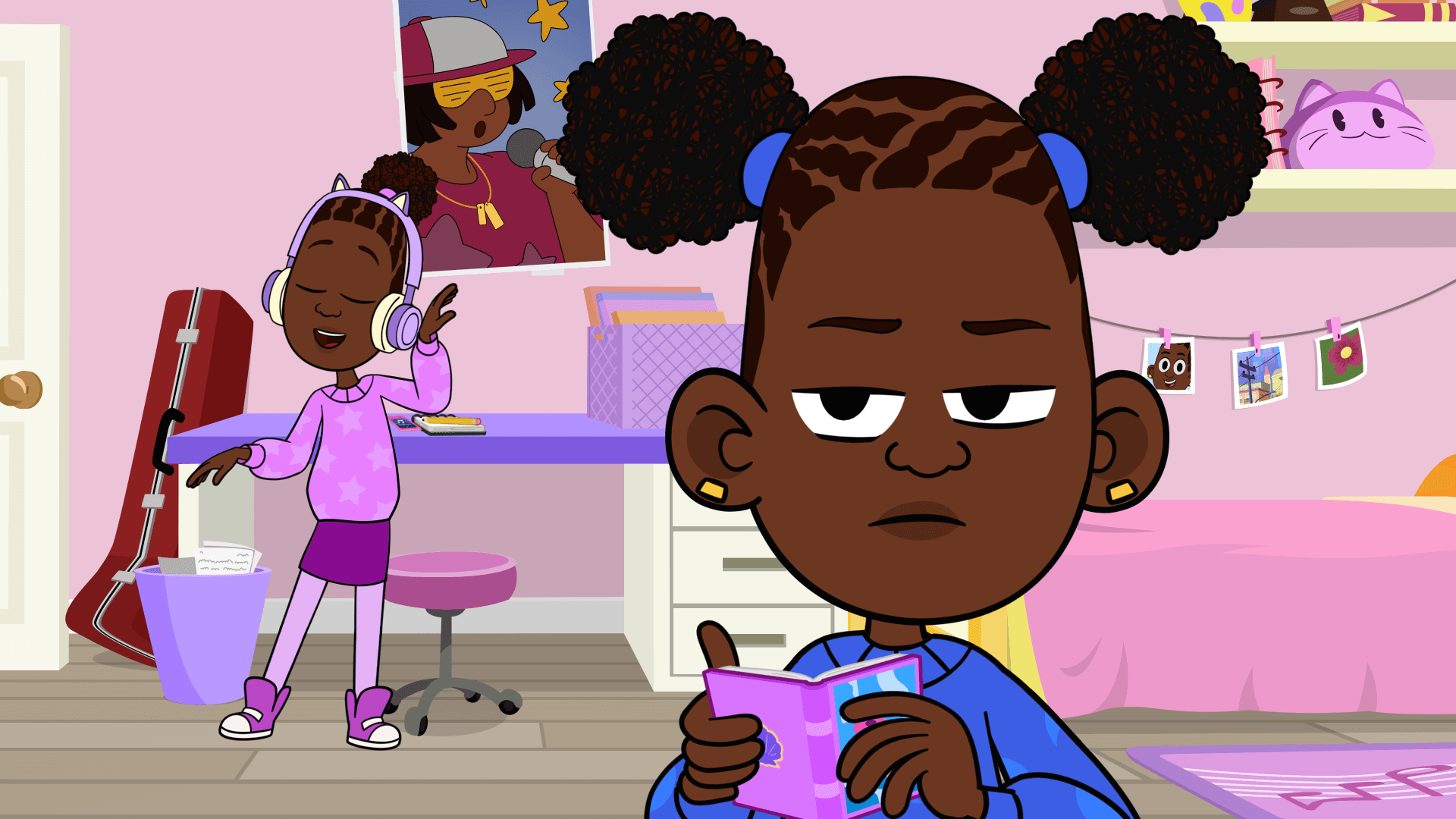 Luke learns how to play soccer. / The Loops siblings switch rooms.